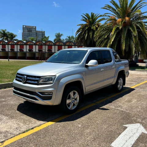 VW AMAROK 2.0 TDI HIGHLINE PACK AÑO 2017 GRIS