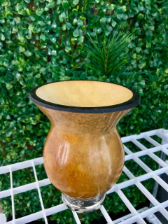 Cuia de Porongo Natural Grande com Pé em Metal | Gravação a Laser "Um bom mate aquece a alma" na internet