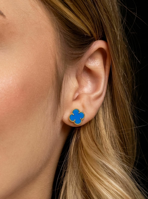 Brinco trevo azul