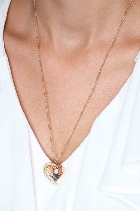 Relicário coração com pedras cravejadas (foto inclusa)