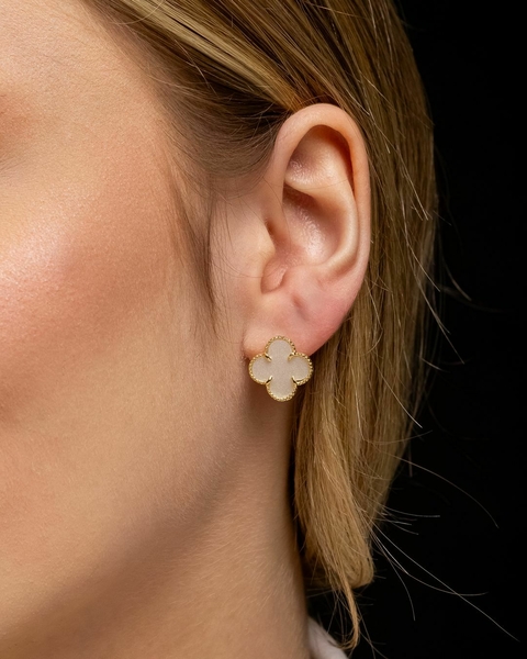 Brinco trevo madre pérola