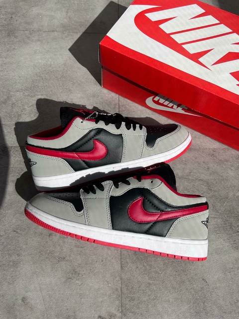 NIKE AIR JORDAN 1 LOW CINZA/VERMELHO