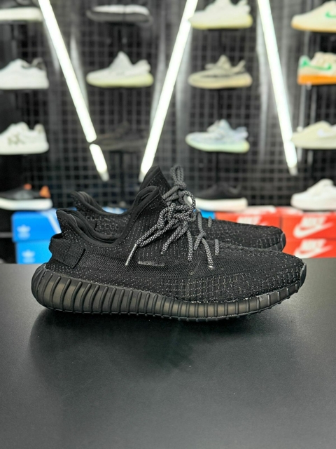 Yeezy 350 V2 Black 'Non Reflective'