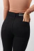 Flare jeans preta na internet