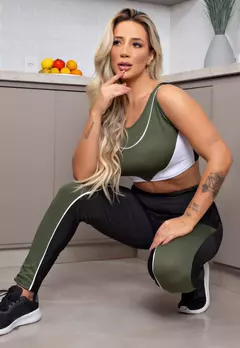 Conjunto Fitness Feminino Calça Legging Preta com Verde Militar e Vivo Branco Cintura Alta e Cropped Regata CSV27