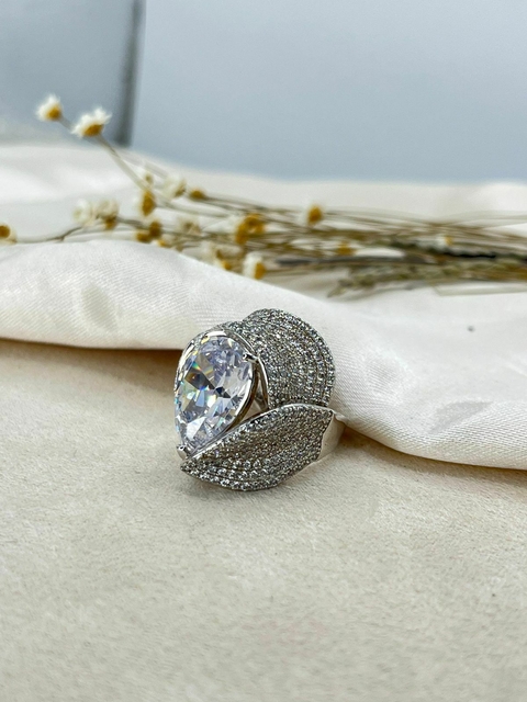 Anel Lágrima de Luxo