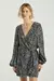VESTIDO CURTO ESTAMPADO COM DECOTE TRANSPASSADO-EST PAISLEY BICOLOR