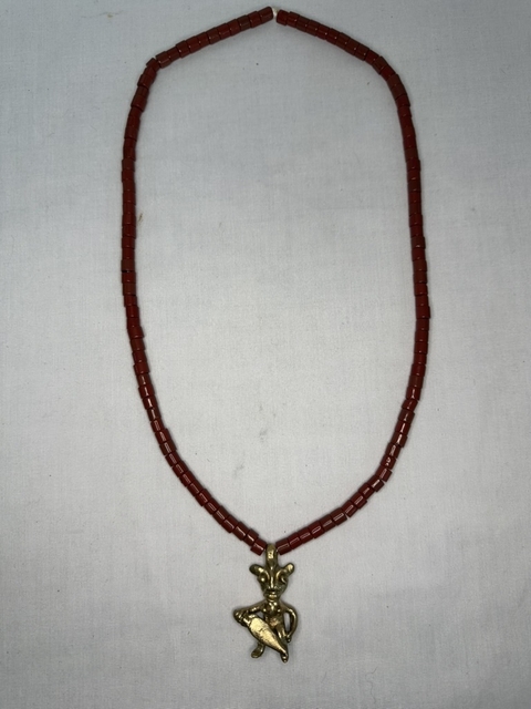 Collar de gala (Ileke) con figura de Oya con cuenta africana gruesa color Guinda de 70 cm - comprar en línea