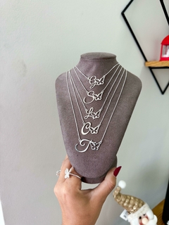 Colar Personalizado Inicial com Borboleta / 45 Centímetros - comprar online