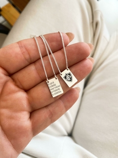 Escapulário Personalizado Time / 14 x 9,5 milímetros - Aruan Pratas Atacado