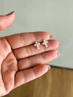 Brincos Cruz com Pérolas na internet