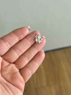 Pingente Flor com Zircônia