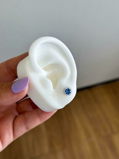 Brincos Elegância Cravejados na internet