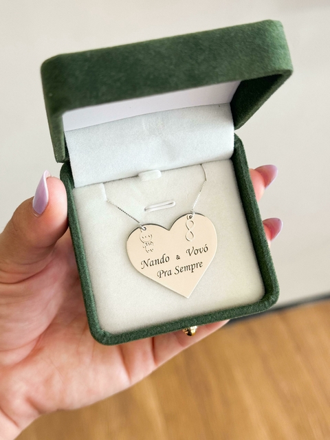 COLAR PERSONALIZADO CORAÇÃO COM BONEQUINHOS / 30mm