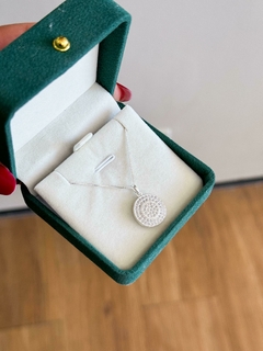PINGENTE ELEGÂNCIA CRAVEJADO COM ZIRCÔNIAS EM PRATA 925 - comprar online