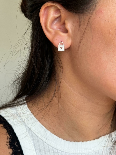 Brincos Cadeado Cravejado