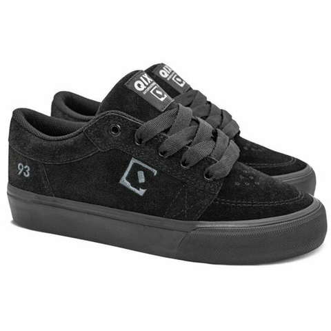 Tênis QIX Ninety Three 93 na cor preta, com design clássico e sola preta