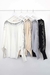 SWEATER CON HOTFIX EN CUELLO Y MANAGAS - RealShop