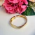 Pulseira dourada acetinada