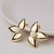 Brinco meia flor dourado