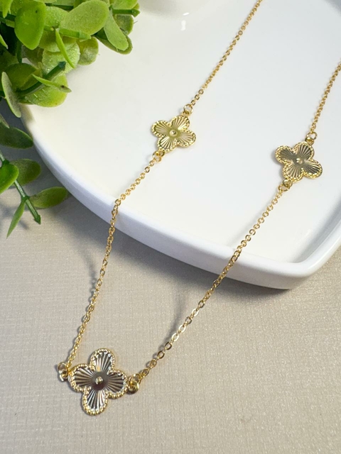 Colar Choker 3 Trevos Lisos Inspiração Folheado a Ouro 18k