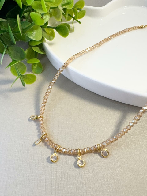 Colar de Cristais Doce de Leite com 5 Zircônias Banhado a Ouro 18k