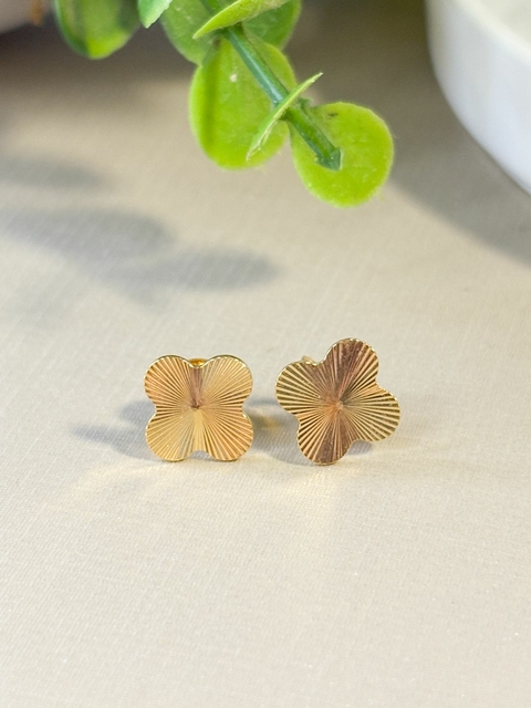 Brinco de Pino Trevo Frisado G Banhado a Ouro 18k