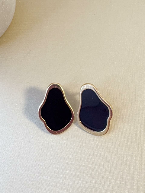Brinco de Pino Orgânico Nina Preto Banhado a Ouro 18k - comprar online