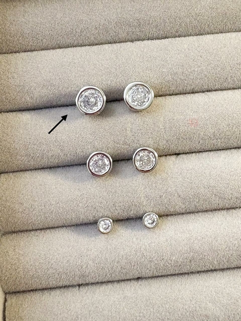 Brinco de Pino Ponto de Luz Cristal G Banhado a Ródio Branco