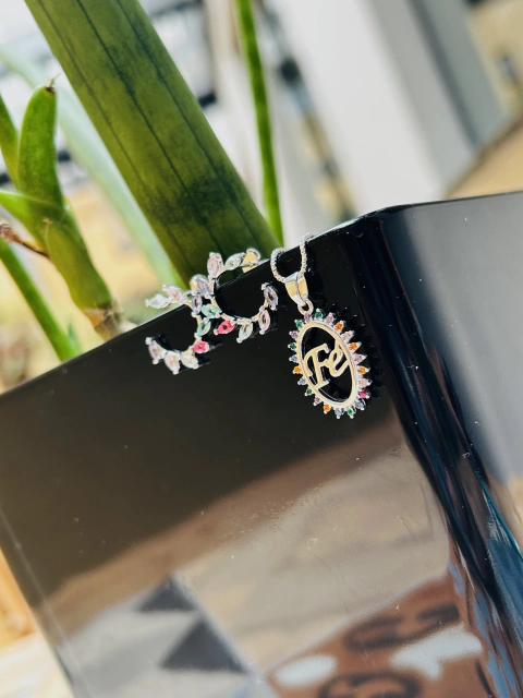 Brinco pino com microzirconia + Colar Lapida