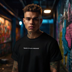 Camiseta Somente a Dor Gera a Compreensão - Coleção Statements na internet