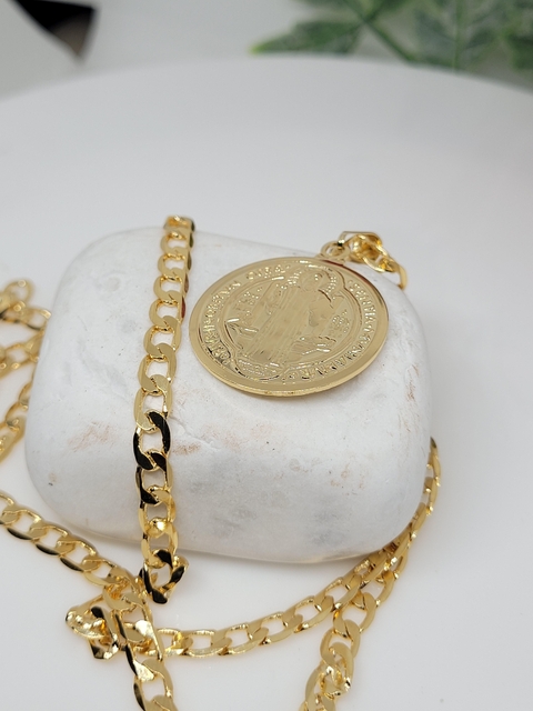 CORRENTE ELOS GRUMET DE 4MM COM 60CM MAIS PINGENTE SÃO BENTO DE 2,5CM DE DIAMETRO BANHADO A OURO - GARRIDO SEMIJOIAS