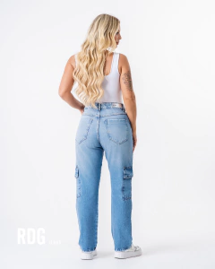 Calça Feminina Reta Cargo na internet