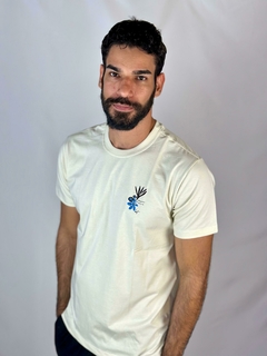 CAMISETA M/M FLOWER. na internet