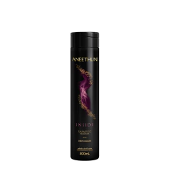 Frasco preto do Shampoo Reconstrutor Inside da Aneethun com capacidade de 300mL A linha Inside restaura as cutículas, combate a porosidade e supre as necessidades dos fios severamente danificados. pH 5,5.