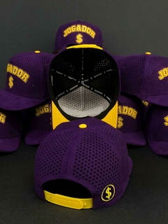 Boné Jogador$ StrapBack Camurça Roxo e Amarelo - loja online