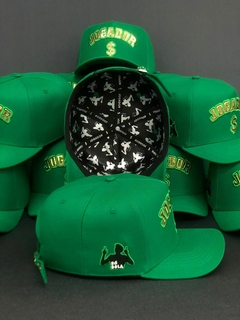 Imagem do Boné Jogador$ Modelo Americano StrapBack Poliéster Verde e Dourado