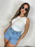 Shorts jeans com flores no bolso - comprar online