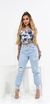 Calça mom com destroyde - comprar online