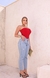 Calça jeans mom com detalhe do lado na internet