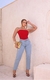 Calça jeans mom com detalhe do lado