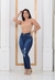 Calça skinny rasgada com lycra