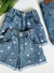 Shorts jeans bordado de coração rosa na internet