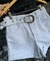 Shorts jeans branco com cinto na internet