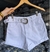 Shorts jeans branco com cinto