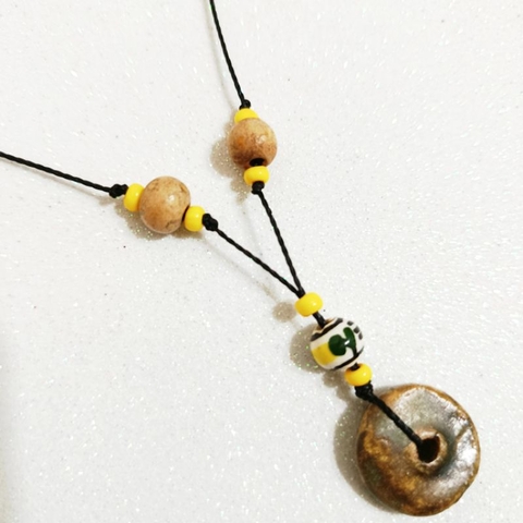 Colar amarelo unissex pingente de pedra