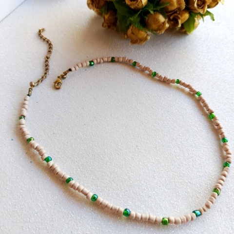Choker unissex de miçangas Nude verde