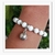 Pulseira Branca Pingente Metal na internet