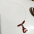 Gargantilha feminina ponto de luz vermelho pingente peixe na internet