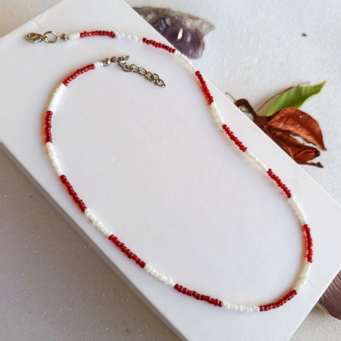 Gargantilha branca vermelha Choker de miçangas